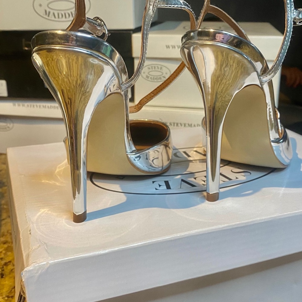 Silver high heels - Picture 2 of 4